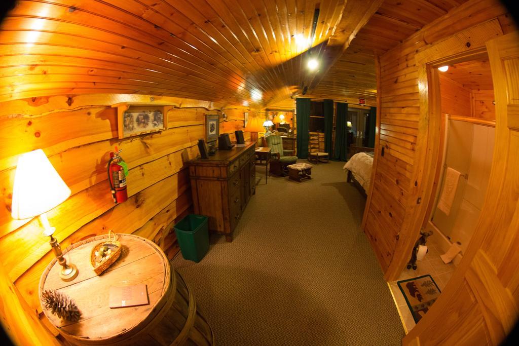 Lake Clear Lodge Ngoại thất bức ảnh